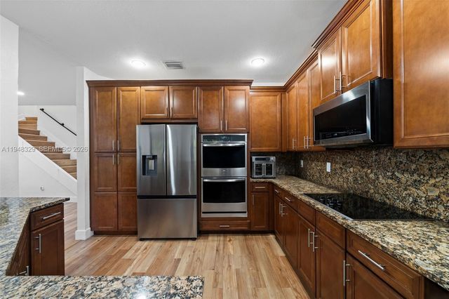 8658 NW 99th Path, Doral, FL 33178