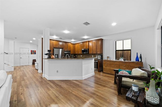 8658 NW 99th Path, Doral, FL 33178