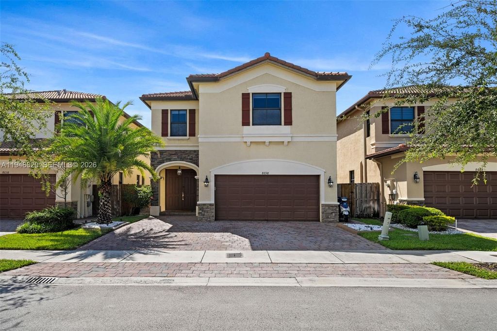 8658 NW 99th Path, Doral, FL 33178