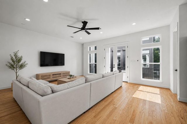 1234 E 23rd Street, Houston, TX 77009
