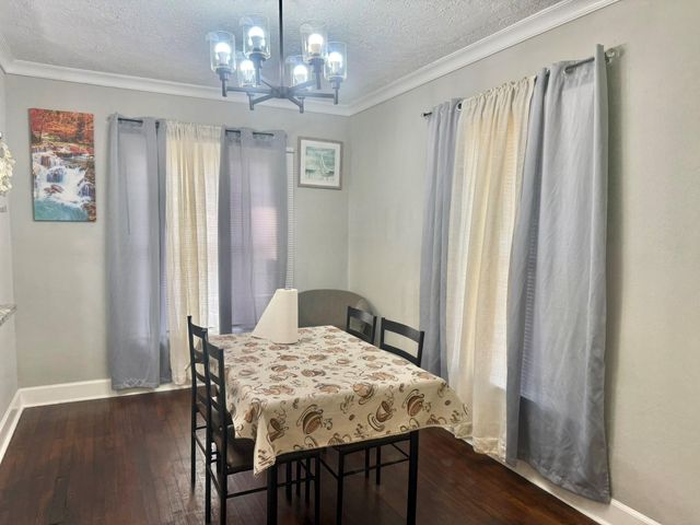 19 4th Avenue N, Texas City, TX 77590