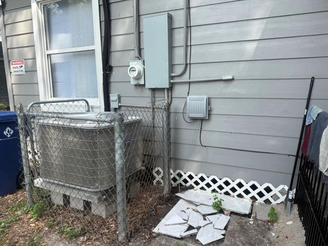 19 4th Avenue N, Texas City, TX 77590