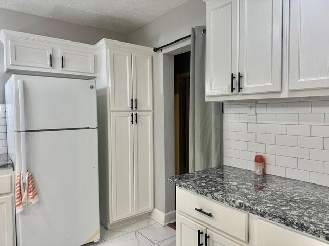 19 4th Avenue N, Texas City, TX 77590