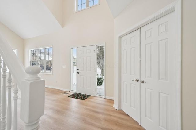 8949 Hickory View Street NW, Canal Winchester, OH 43110