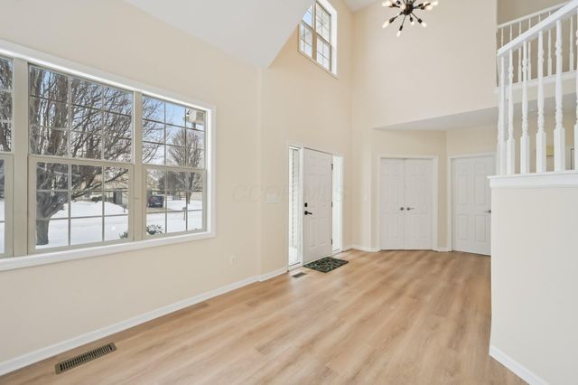 8949 Hickory View Street NW, Canal Winchester, OH 43110