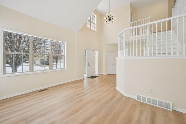 8949 Hickory View Street NW, Canal Winchester, OH 43110