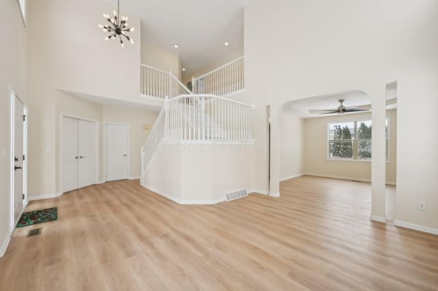 8949 Hickory View Street NW, Canal Winchester, OH 43110