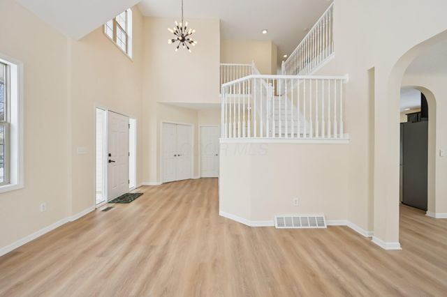 8949 Hickory View Street NW, Canal Winchester, OH 43110