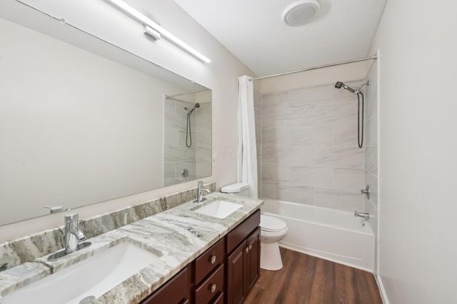 8949 Hickory View Street NW, Canal Winchester, OH 43110