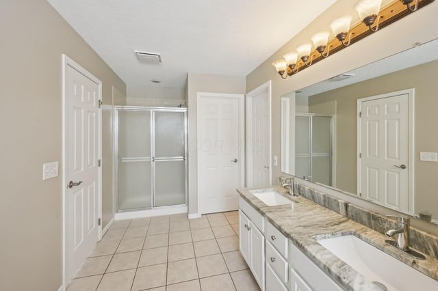 8949 Hickory View Street NW, Canal Winchester, OH 43110