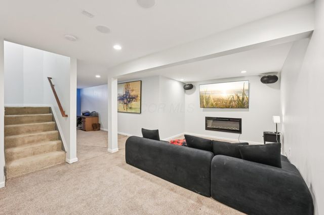 8949 Hickory View Street NW, Canal Winchester, OH 43110