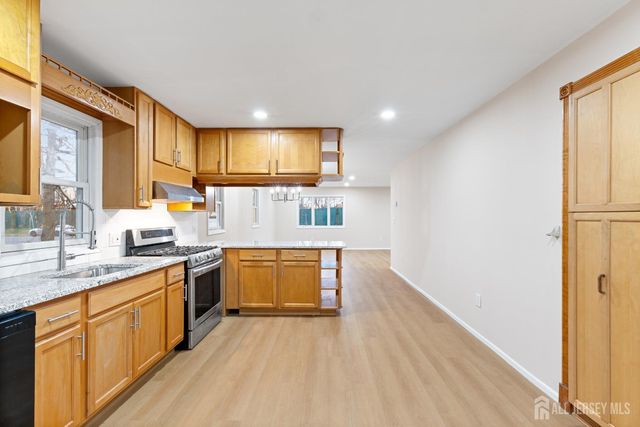 945 Lincoln Boulevard, Middlesex, NJ 08846