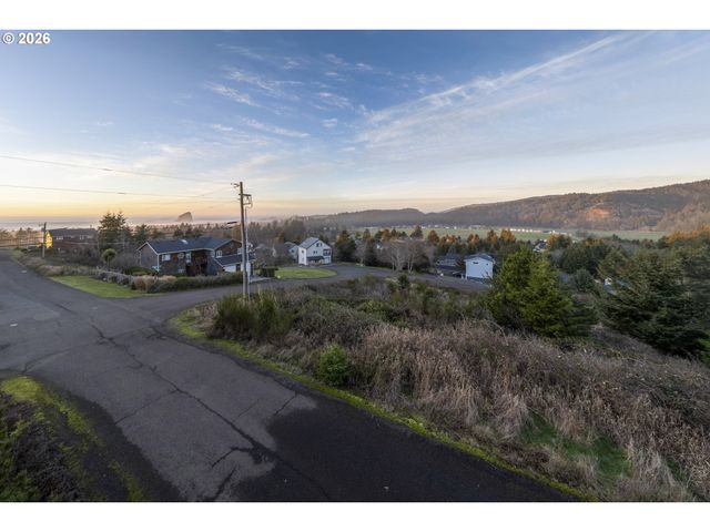 1404 River View Dr, Pacific City, OR 97135