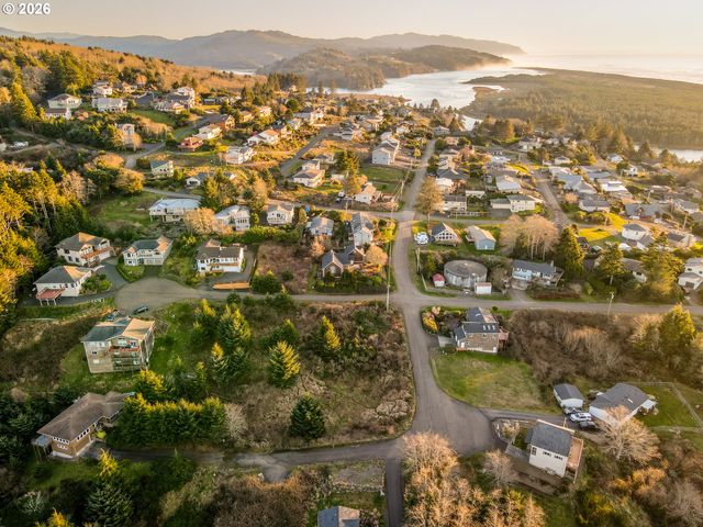 1404 River View Dr, Pacific City, OR 97135