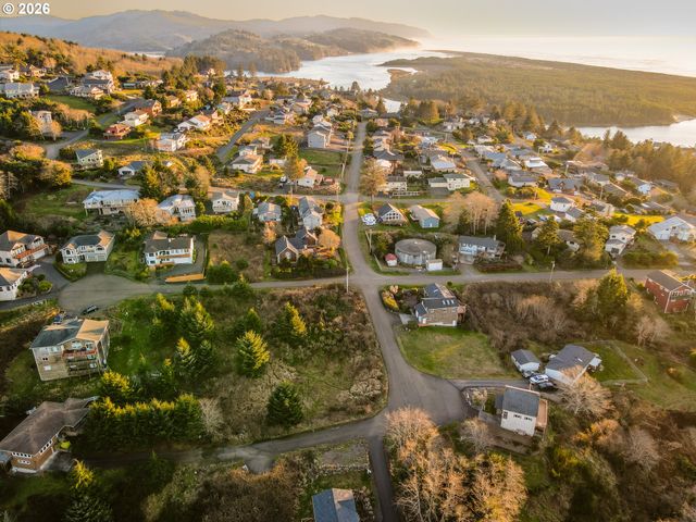 1404 River View Dr, Pacific City, OR 97135