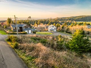 1404 River View Dr, Pacific City, OR 97135