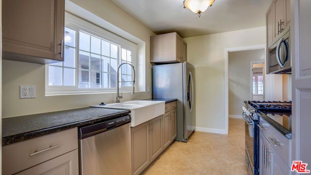 1306 S Longwood Avenue, Los Angeles, CA 90019