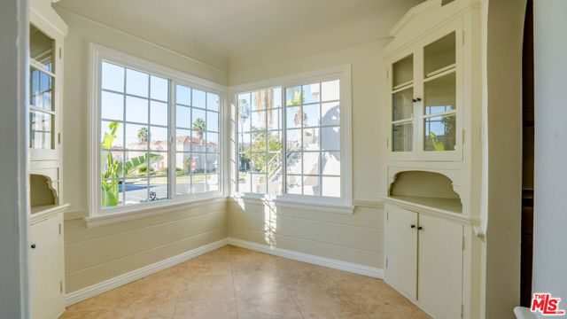 1306 S Longwood Avenue, Los Angeles, CA 90019