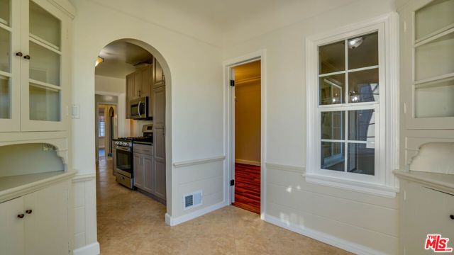 1306 S Longwood Avenue, Los Angeles, CA 90019