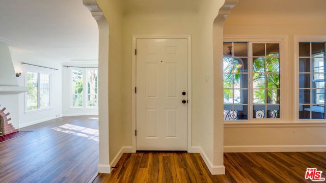 1306 S Longwood Avenue, Los Angeles, CA 90019