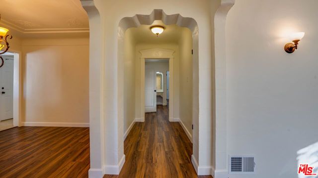 1306 S Longwood Avenue, Los Angeles, CA 90019