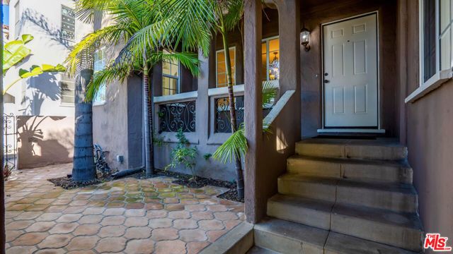 1306 S Longwood Avenue, Los Angeles, CA 90019