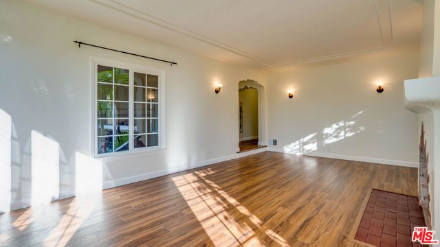 1306 S Longwood Avenue, Los Angeles, CA 90019