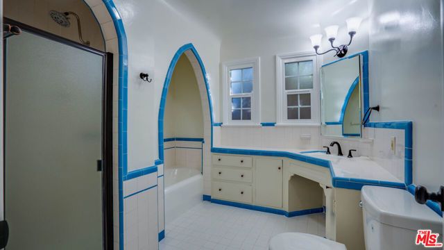 1306 S Longwood Avenue, Los Angeles, CA 90019