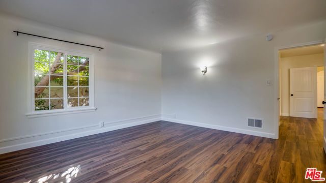 1306 S Longwood Avenue, Los Angeles, CA 90019