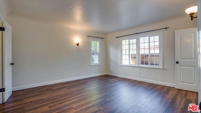 1306 S Longwood Avenue, Los Angeles, CA 90019