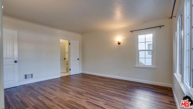 1306 S Longwood Avenue, Los Angeles, CA 90019
