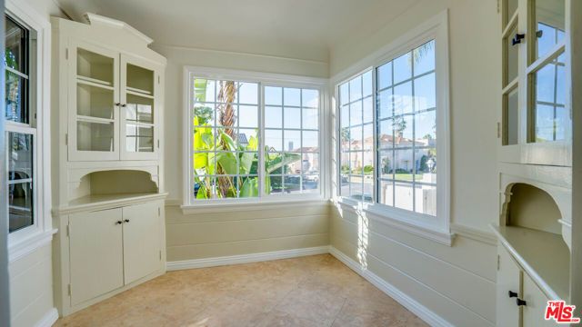 1306 S Longwood Avenue, Los Angeles, CA 90019