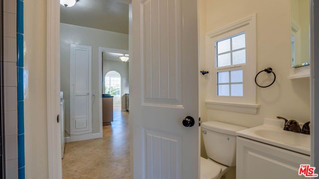 1306 S Longwood Avenue, Los Angeles, CA 90019