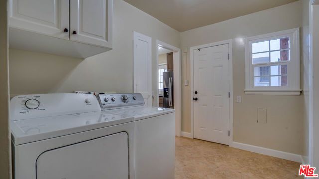 1306 S Longwood Avenue, Los Angeles, CA 90019