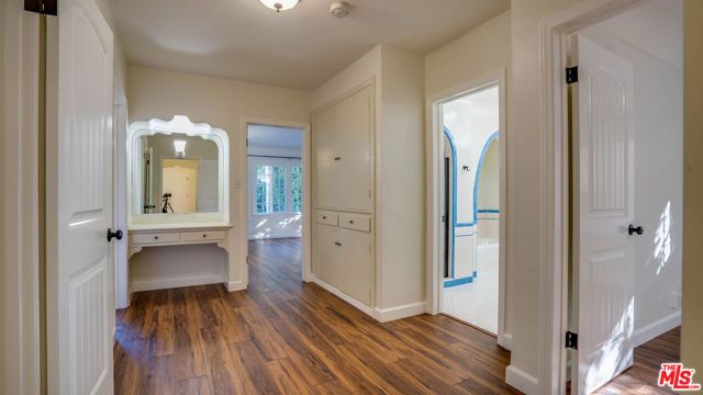 1306 S Longwood Avenue, Los Angeles, CA 90019