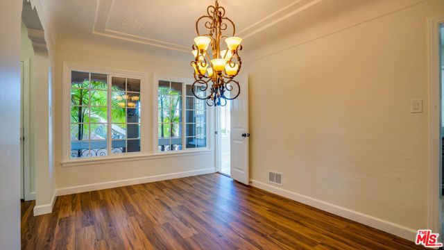 1306 S Longwood Avenue, Los Angeles, CA 90019