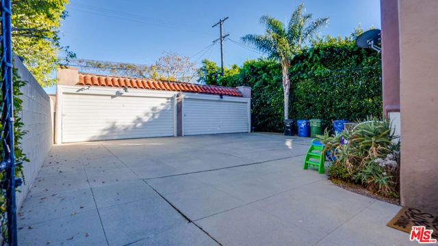 1306 S Longwood Avenue, Los Angeles, CA 90019