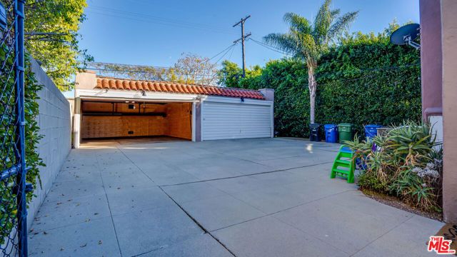 1306 S Longwood Avenue, Los Angeles, CA 90019