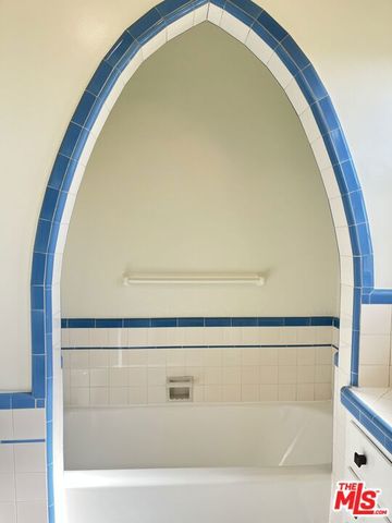 1306 S Longwood Avenue, Los Angeles, CA 90019