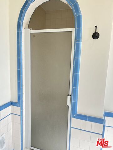 1306 S Longwood Avenue, Los Angeles, CA 90019