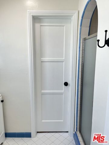 1306 S Longwood Avenue, Los Angeles, CA 90019