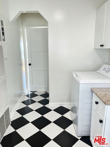 1306 S Longwood Avenue, Los Angeles, CA 90019