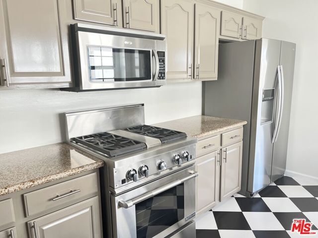 1306 S Longwood Avenue, Los Angeles, CA 90019