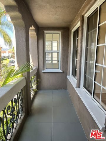 1306 S Longwood Avenue, Los Angeles, CA 90019