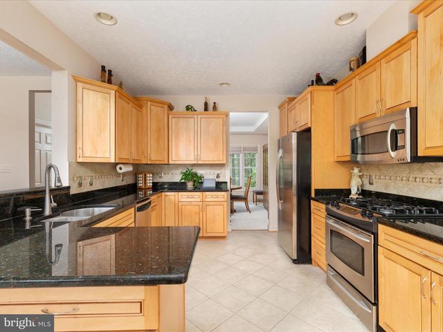 228 SUNSET CIR, Cross Junction, VA 22625