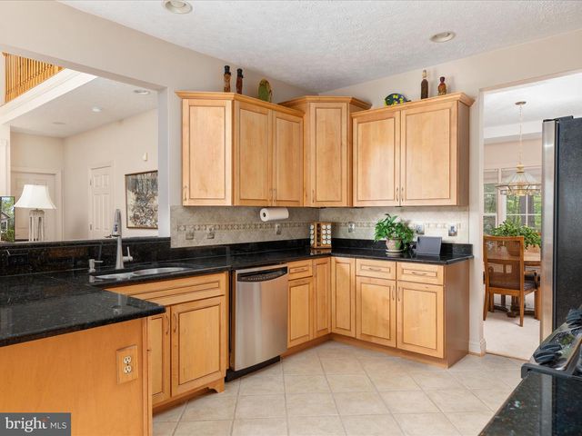 228 SUNSET CIR, Cross Junction, VA 22625