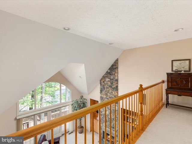 228 SUNSET CIR, Cross Junction, VA 22625
