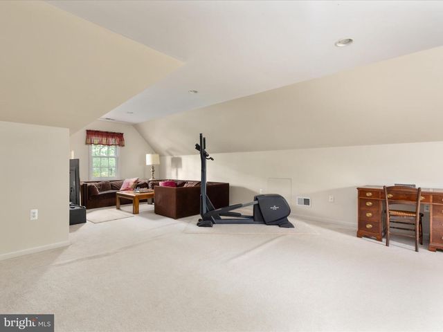 228 SUNSET CIR, Cross Junction, VA 22625