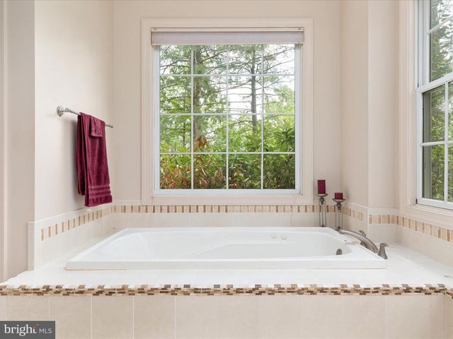 228 SUNSET CIR, Cross Junction, VA 22625