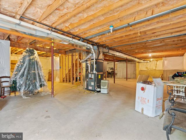 228 SUNSET CIR, Cross Junction, VA 22625